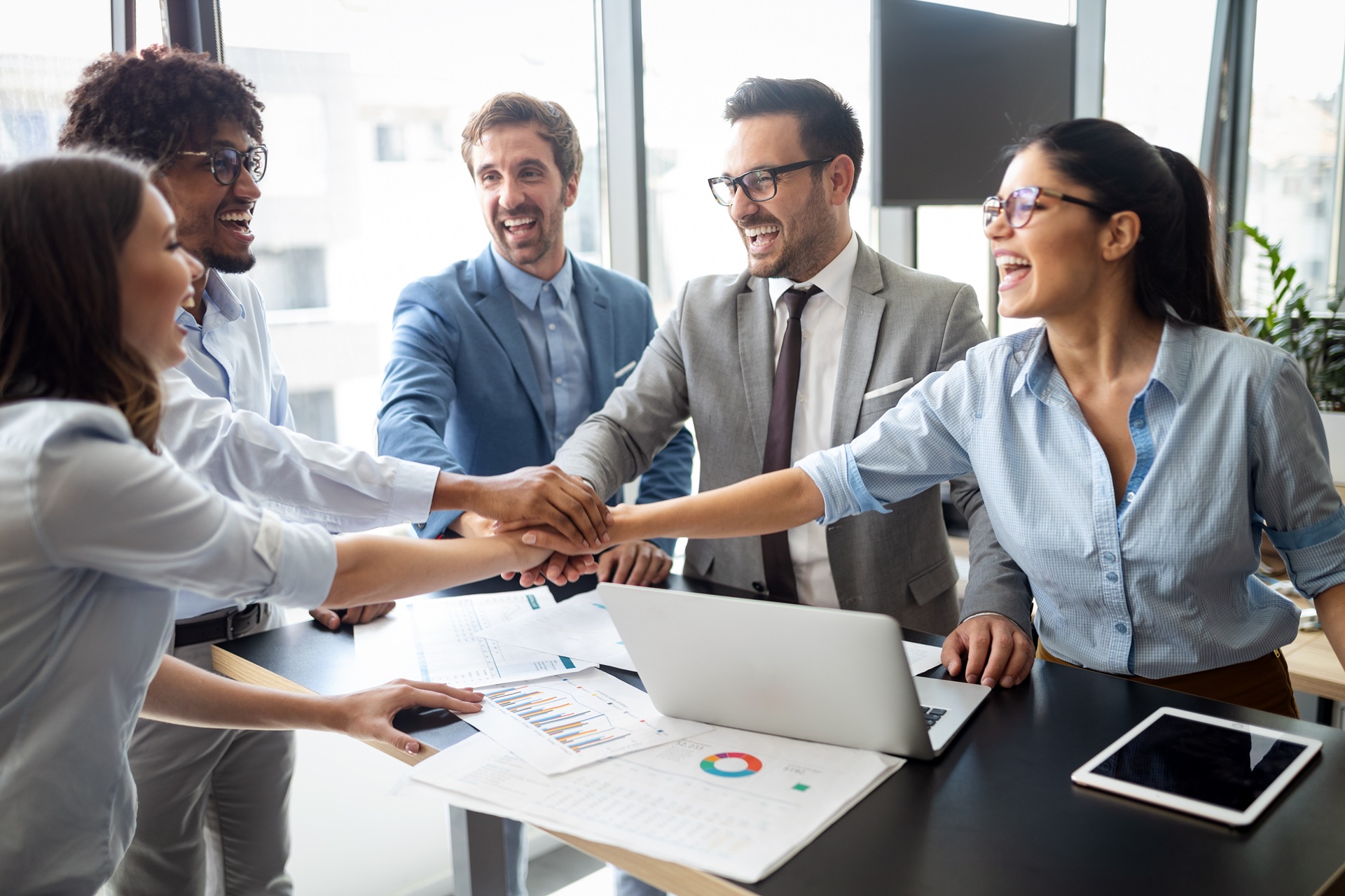 Erfolgreiches Business-Team bei Projektabschluss | Location für Firmenevents  